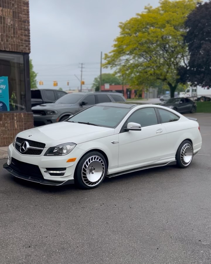 Car Gallery — build 185